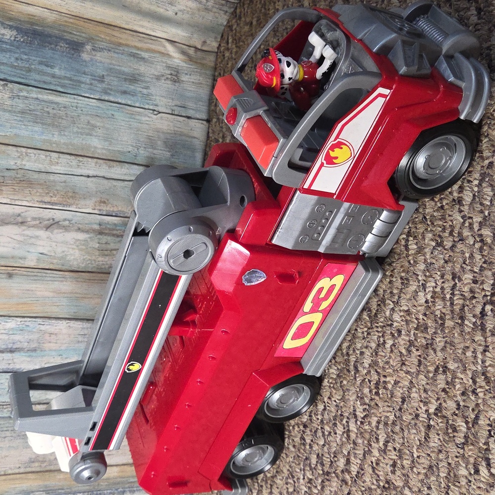 PAW Patrol Movie Marshalls Transforming City Fire Truck Engine w/Figure PREowned